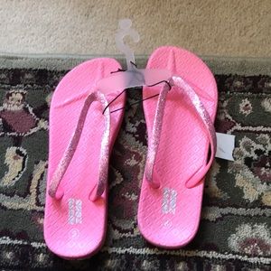 Pink flip-flops!! 💓🎉